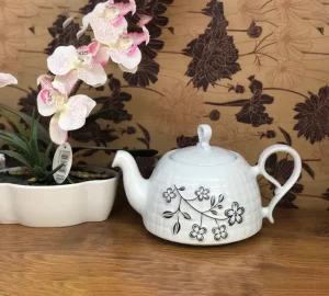 قوری چای چینی سفید گل برجسته