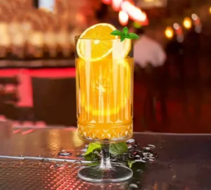 فروش عمده لیوان شربت پایه دار مدل الیسا