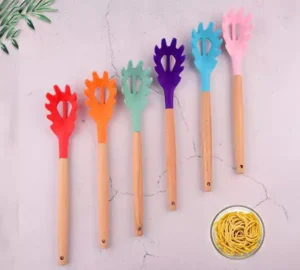 فروش عمده کفگیر ماکارانی رنگی دسته چوبی